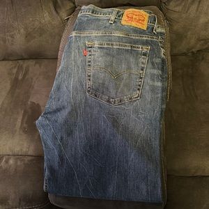 Levi’s 569 jeans